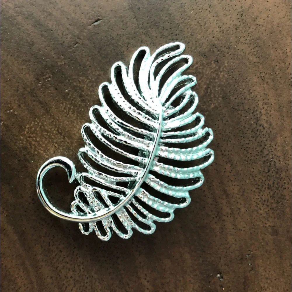 Vintage Gerry’s silver-tone fern/leaf brooch from late 50’s/early 60’s - Picture 1 of 9
